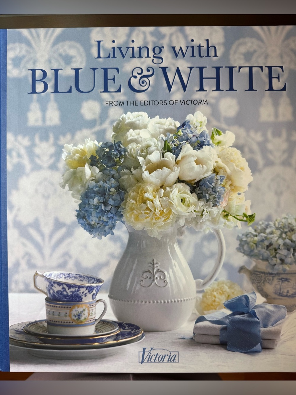 'Living with Blue & White' from the Editors of Victoria